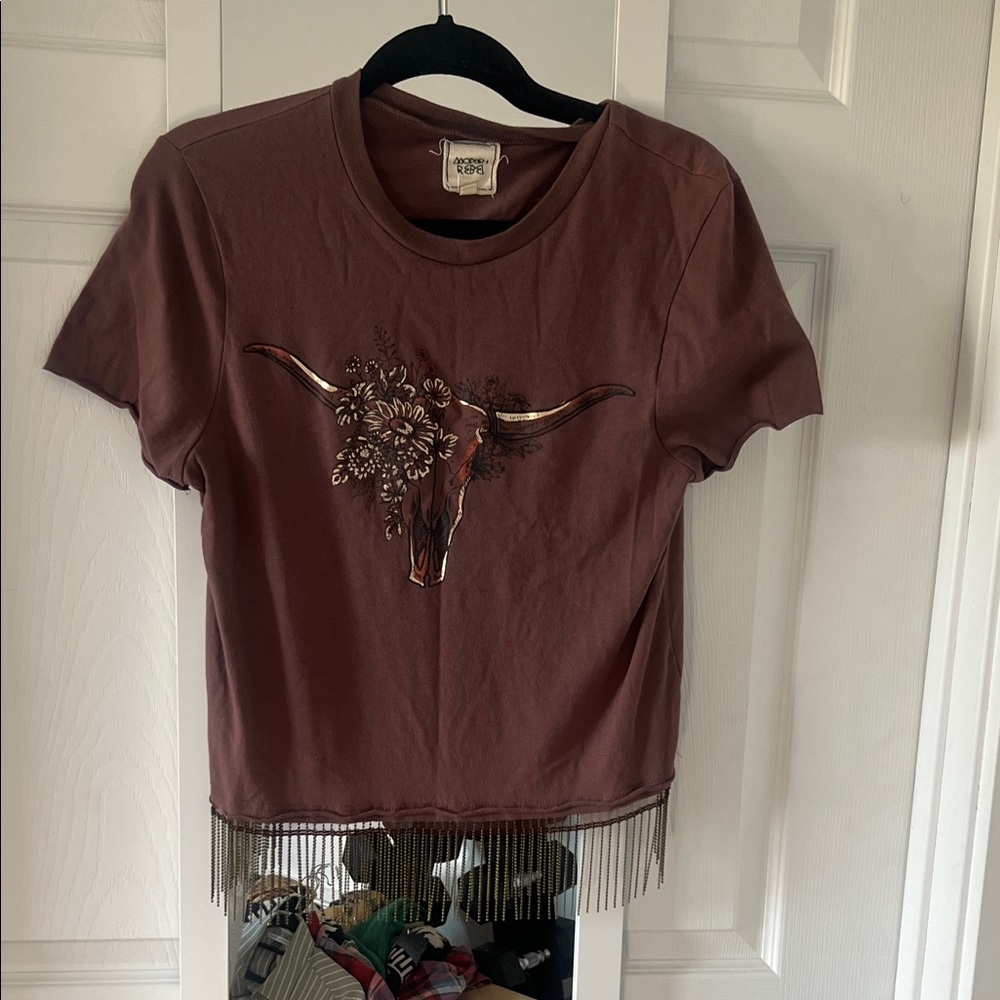 Women’s Short Sleeve Fringe Tee with Bull Skull Graphic